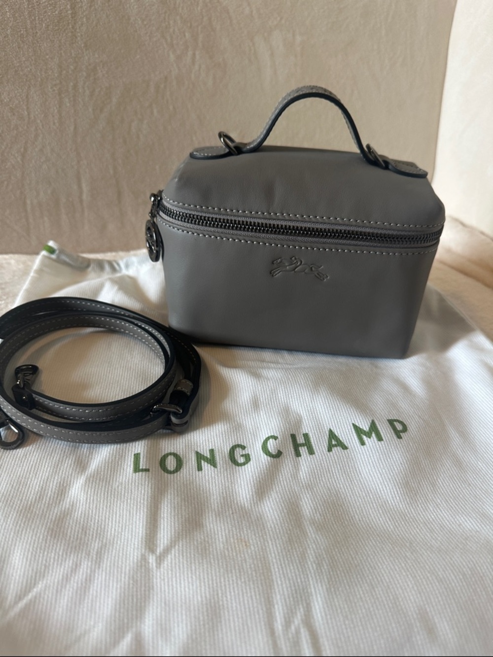 Longchamp LE PLIAGE XTRA XS VANITY
Grey Leather